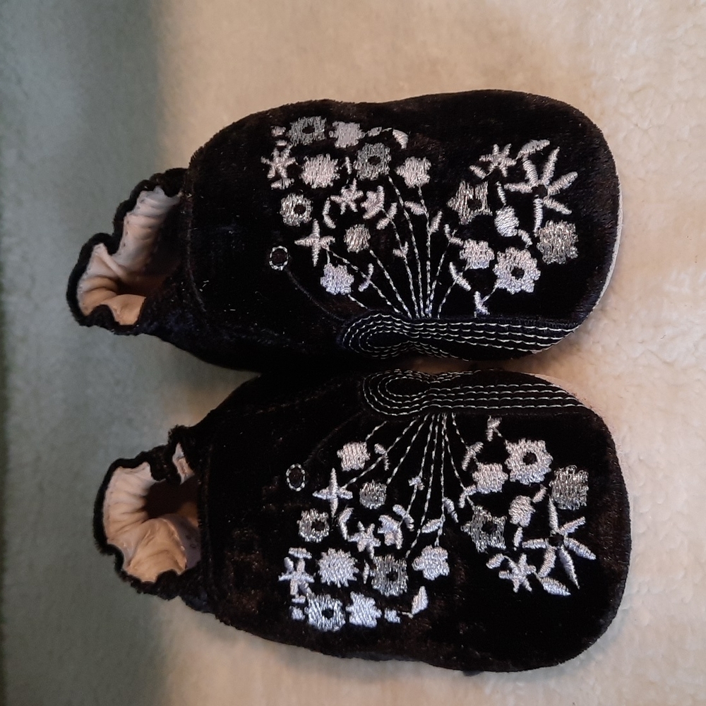 Robeez Soft Sole Leather Baby Shoes White Embroidered Butterfly Newborn NIB